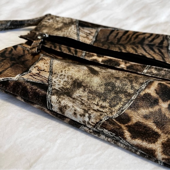 Animal print clutch purse - Picture 3 of 10